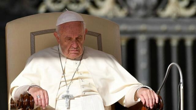 vatican-le-pape-francois-revele-qu-il-s-endort-parfois-en-priant
