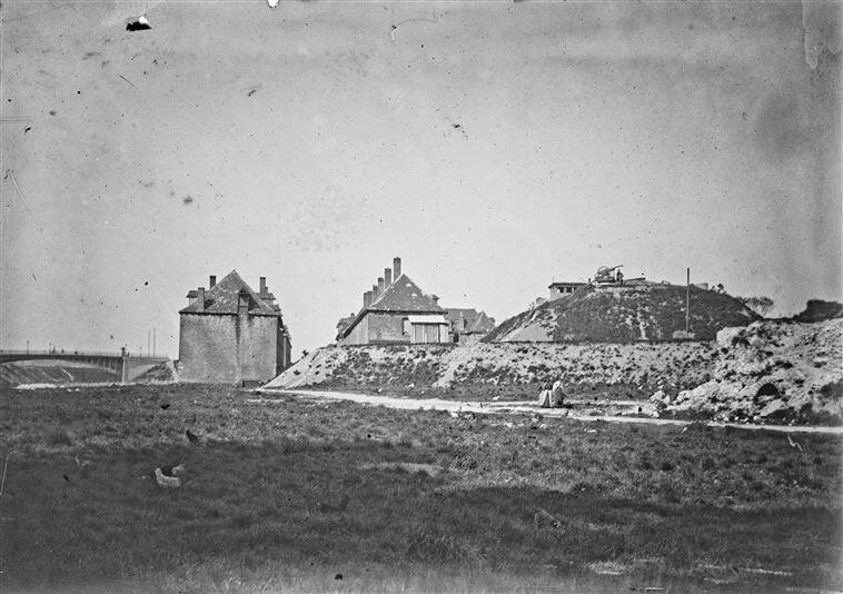 Front sud-ouest de la Citadelle-Ouvrage en terre n° 122 - Pas de Cheval