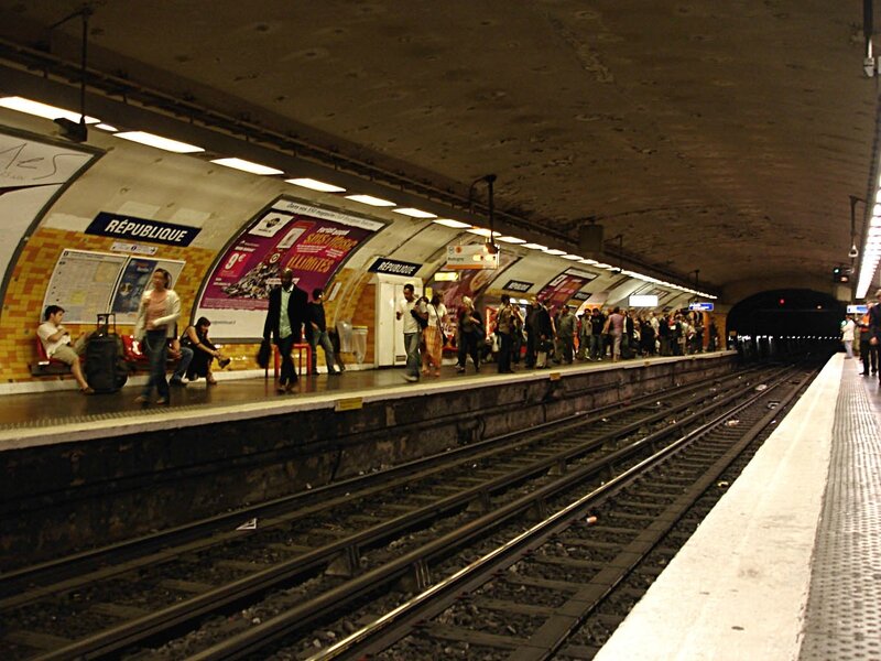 Metro_Paris_-_Ligne_5_-_station_Republique_03