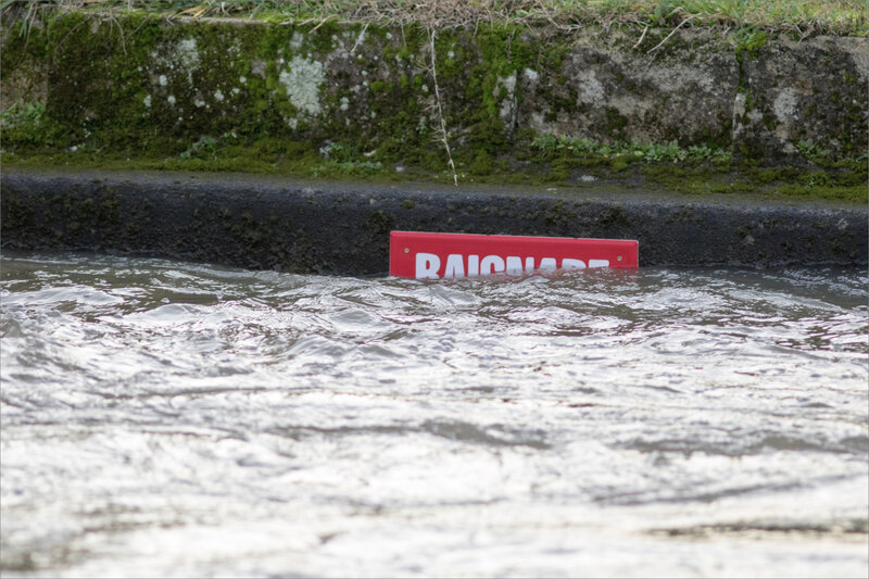 Crue Sèvre 161219 4 panneau baignade interdite