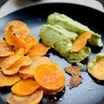 Chips de patates douces au guacamole