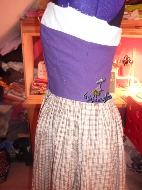 Robe BB épisode 1 La girafe à mobylette