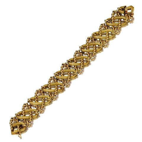 An 18K gold bracelet