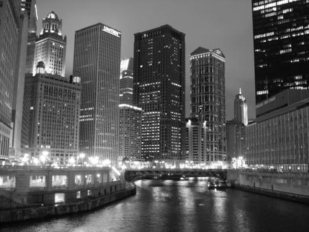2006_12_02_02_25_16_une_riviere_bordee_de_Building_a_Chicago