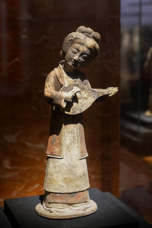 Terracotta Female Musician, Five Dynasties and Ten Kingdoms period
