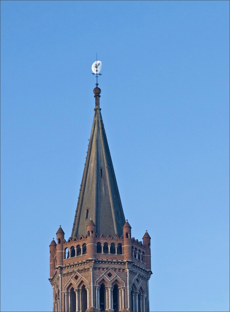 Toulouse St Sernin clocher matin lune 231213 4