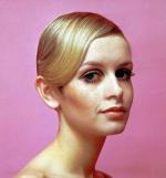 1967-twiggy-pink-2-1