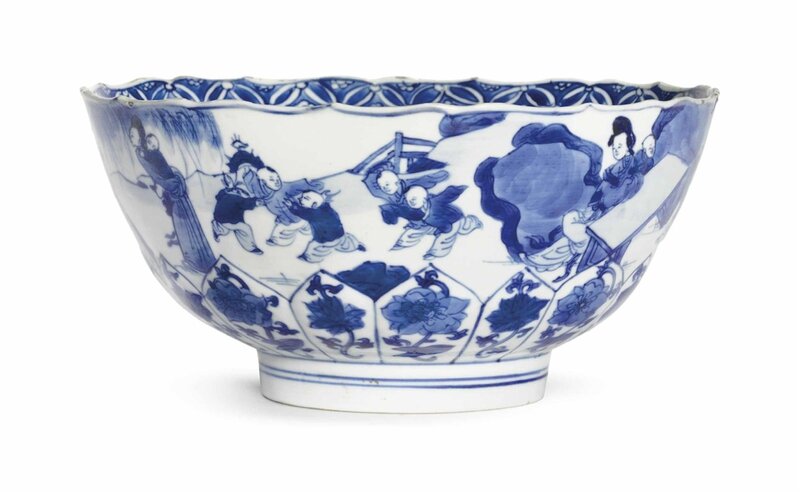 A blue and white lobed bowl, Kangxi six-character mark in underglaze blue within a double circle and of the period (1662-1722)