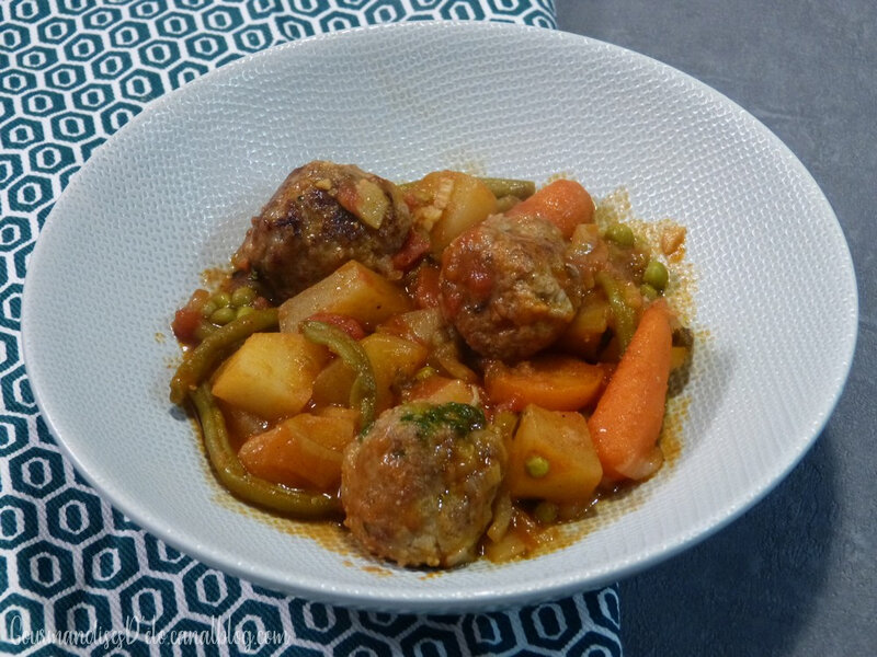 Mijoté de légumes à la sauce tomate et boulettes de boeuf à l'oignon et persil (1)