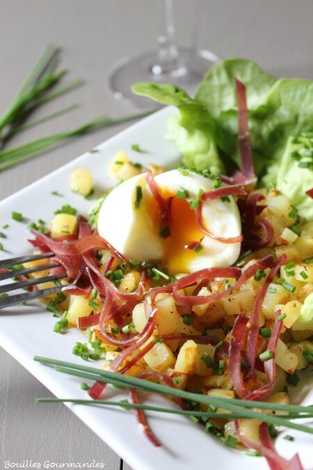 Oeuf mollet pommes rissolées viande séchée des alpes -Bouilles Goumandes