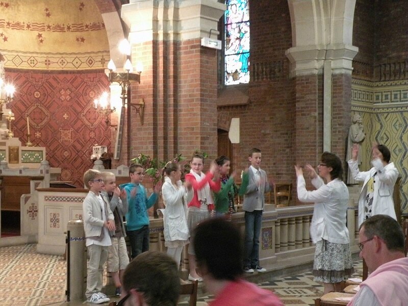 2013-06-02-entrées en eucharistie-LE DOULIEU (10)