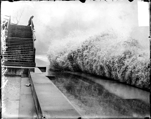 Photo-1913_Great_Lakes_storm_wave