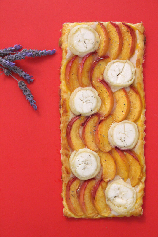 tarte_nectarine_chevre_miel_herbes