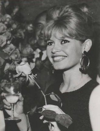 1960-06-25-tour_eiffel-rose_bb-011-1