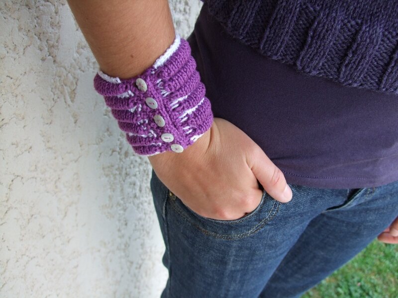 Petit bracelet estival ( violet pour changer)