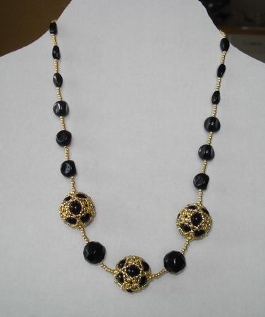 collier_boules_octah_drales_noir