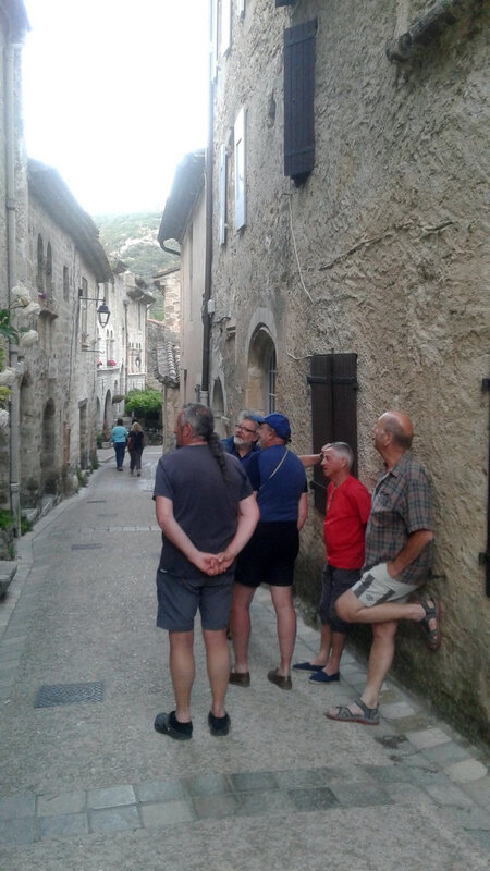 154 Touristes à St Guilhem