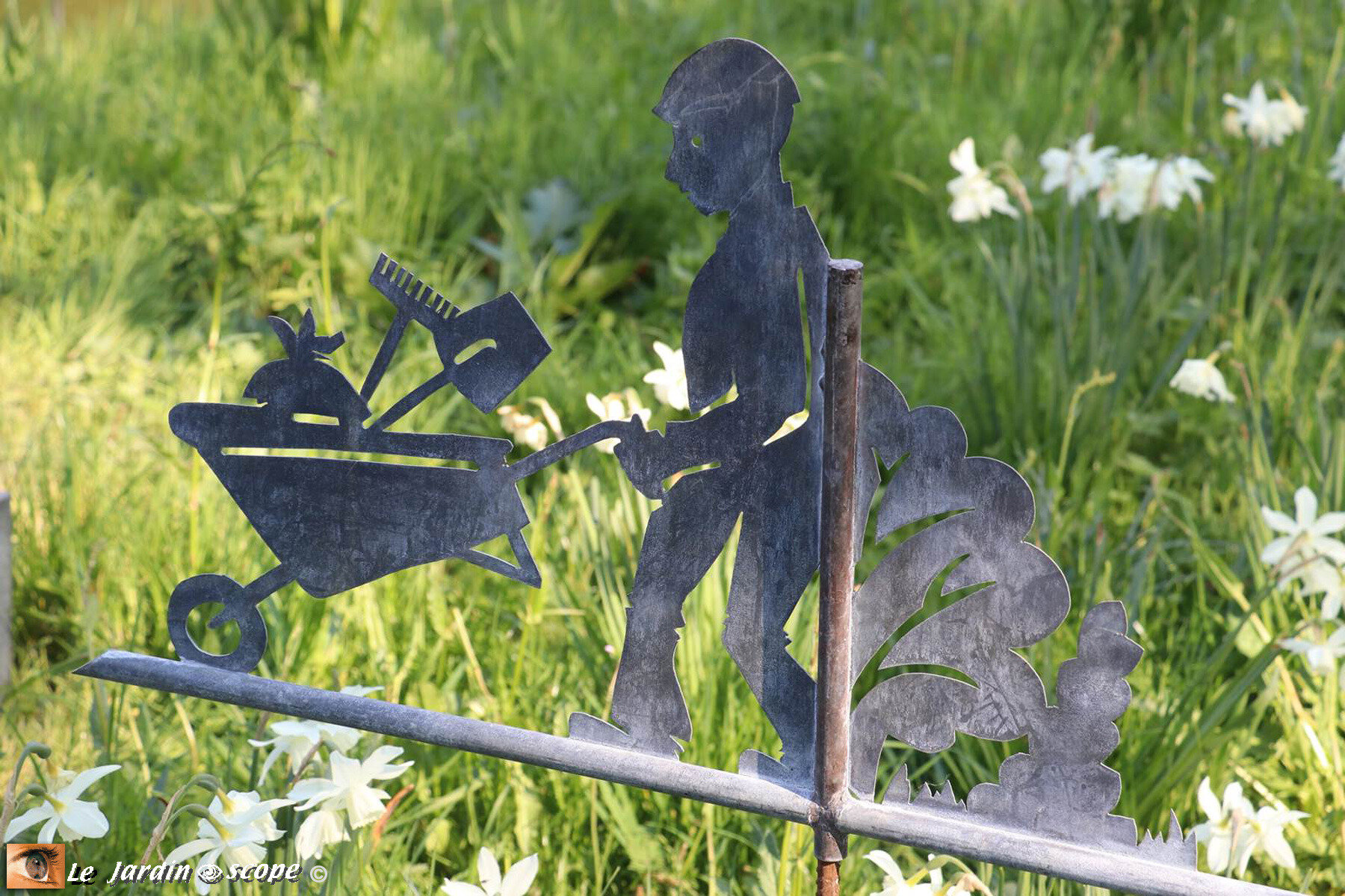 Girouette le Jardinier et sa brouette