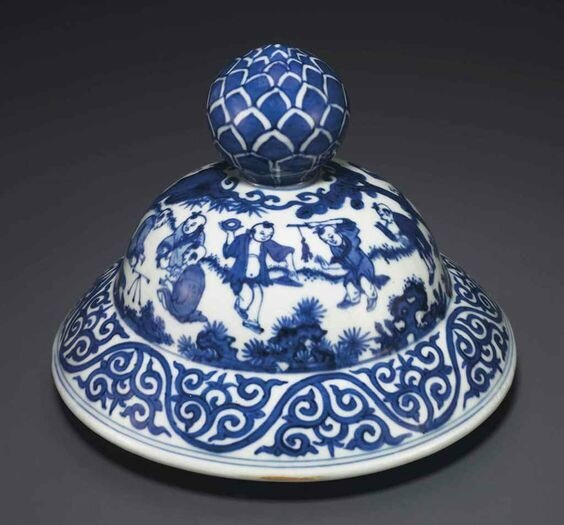 A blue and white cover, Jiajing period (1522-1566)