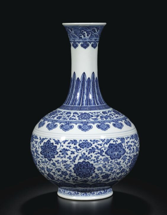 A fine blue and white bottle vase, Seal mark and period of Qianlong (1736-1795)