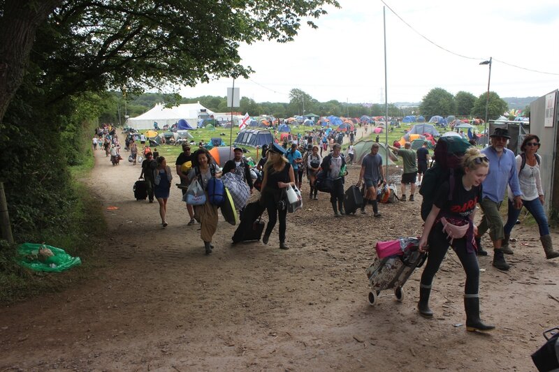 Glastonbury festival J+5 lundi 29 juin 2015 exit festivaliers punters