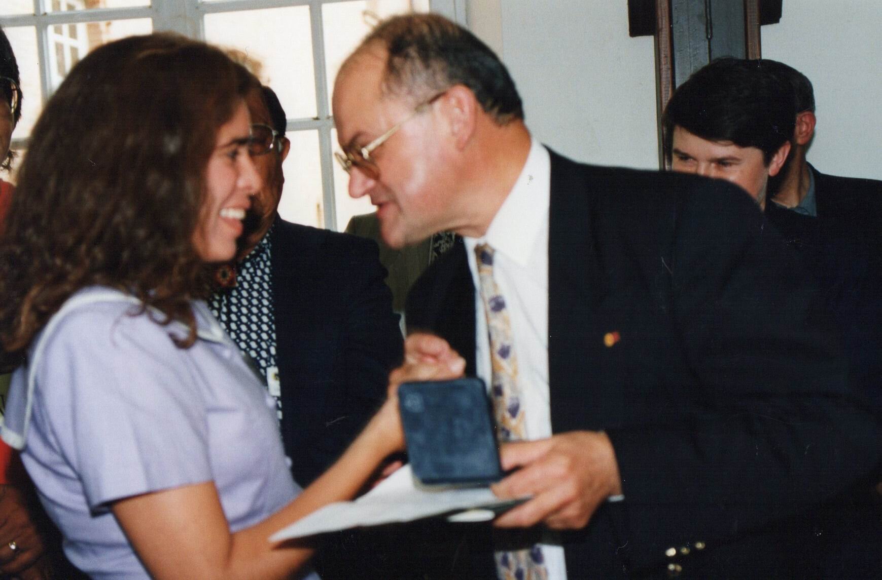 Vanessa Williams et Hubert Gouze, maire de Montauban en 1992