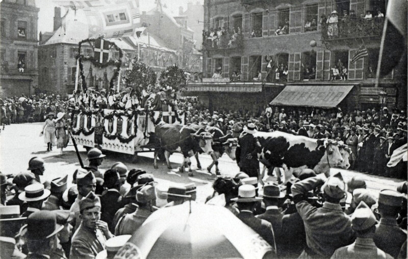 520FB 1919 08 15 Belfort CPhoto Fêtes patriotiques Place Corbis Char Ville Montbéliard BF