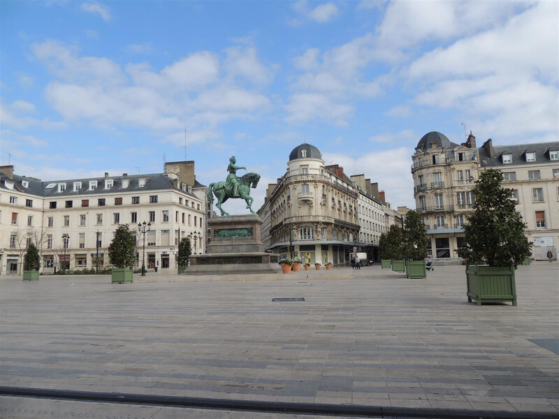 Place du Martroi et la statue de Jeanne d'Arc