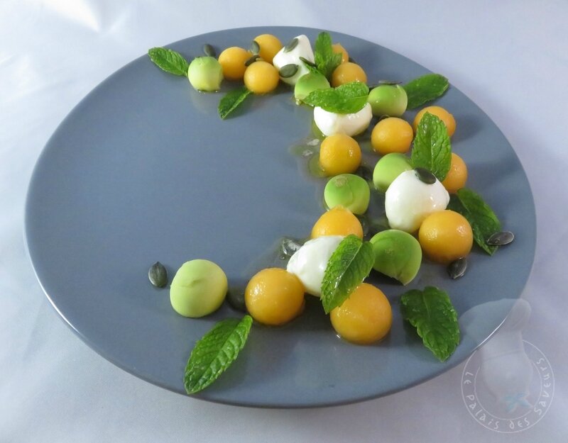 Salade melon, mozza, avocat