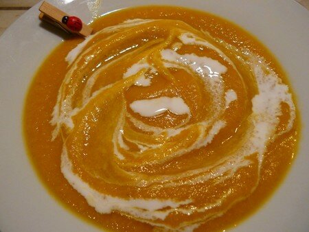 Soupe carottes, pois chiches et crème de coco pour changer un peu de la traditionnelle aux légumes recettes entrees Soupe carottes, pois chiches et crème de coco pour changer un peu de la traditionnelle aux légumes