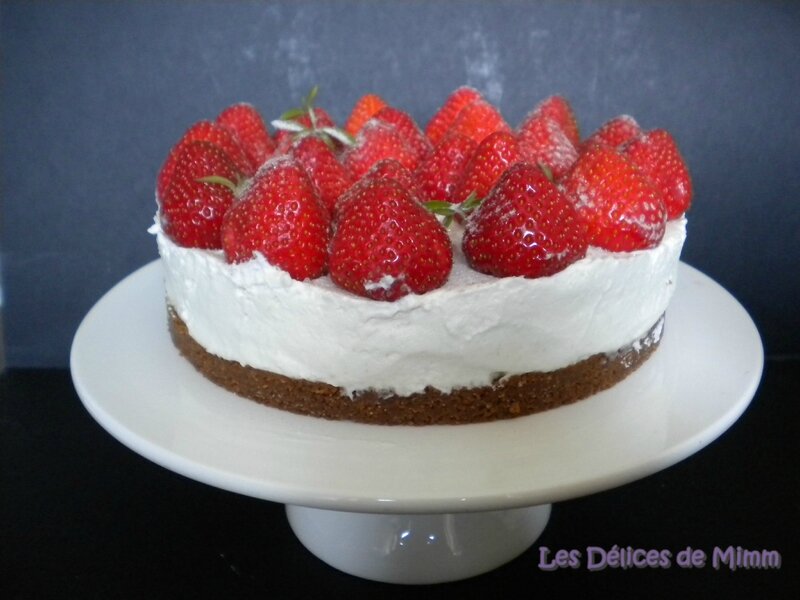 Tarte aux fraises, violettes et mascarpone (sans cuisson)