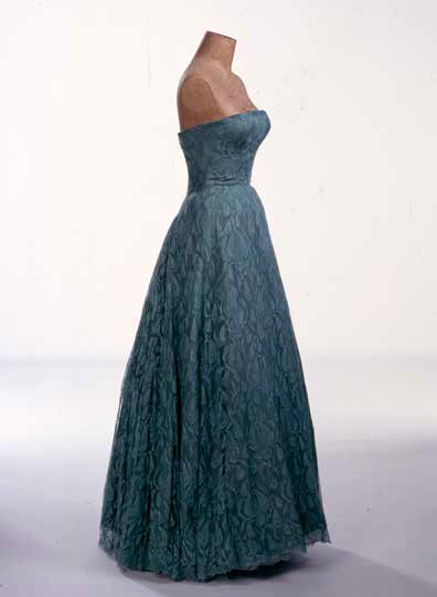 Cristóbal Balenciaga, robe du soir en dentelle de Dognin, 1951