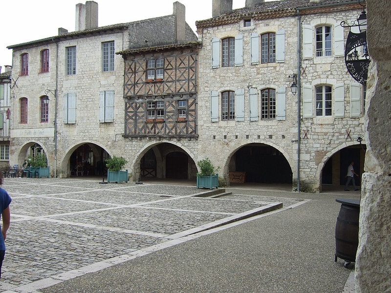 place des cornieres-Lauzerte16