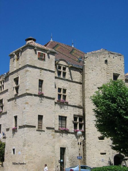 5 Château Arnoux