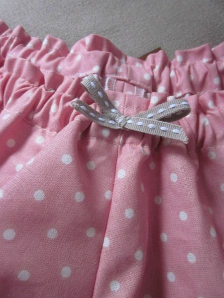 Culotte en coton rose à pois écru - Dos à pois et uuni écru - noeuds beige (3)