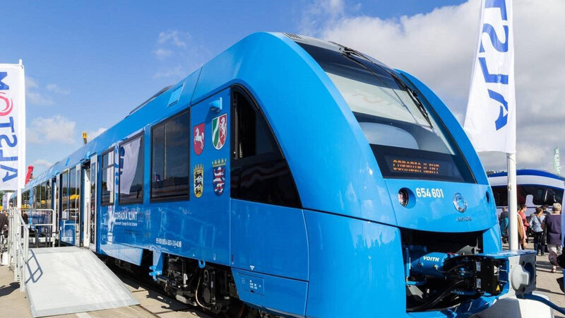 3e97a74494c6c4fea1bb7622e437ea7a-le-train-hydrogene-sur-les-rails-de-la-ligne-caen-alencon-le-mans-tours