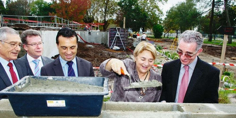 premiere-pierre-posee-a-gujan-mestras-qui-disposera-enfin-d-une-piscine