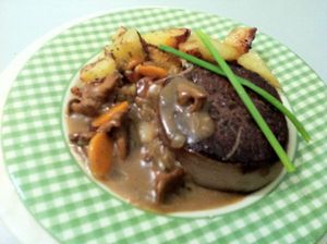 Tournedos et ses girolles sauce chasseur