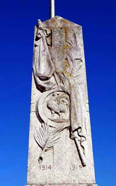 Monument Petit Couronne1