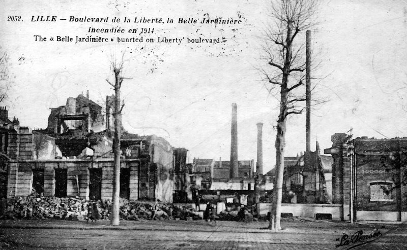 Lille_-_2052_-_Boulevard_de_la_Liberte_-_La_Belle_Jardiniere_incendiee_en_1914