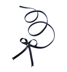 Ceinture_extra_fine_en_cuir_noir__finition_noeud