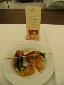 longe de veau, sarments de jeunes légumes laqués au vin jaune longe de veau, sarments de jeunes légumes laqués au vin jaune