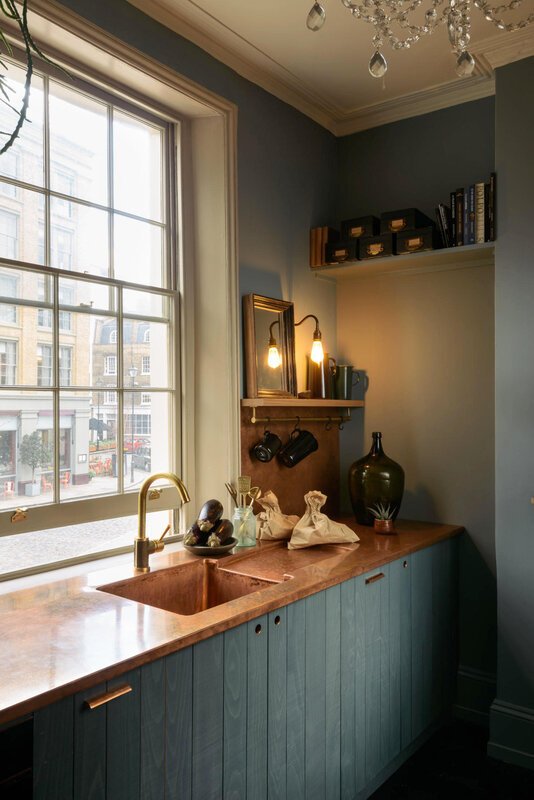 devol-blue-sebastian-cox-london-kitchen-6-1466x2196