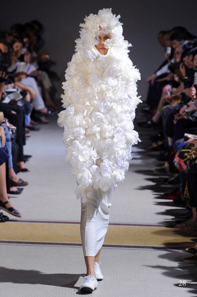 COMME des GARCONS White Drama aux Docks cite de la Mode et du Design Alain.R.Truong