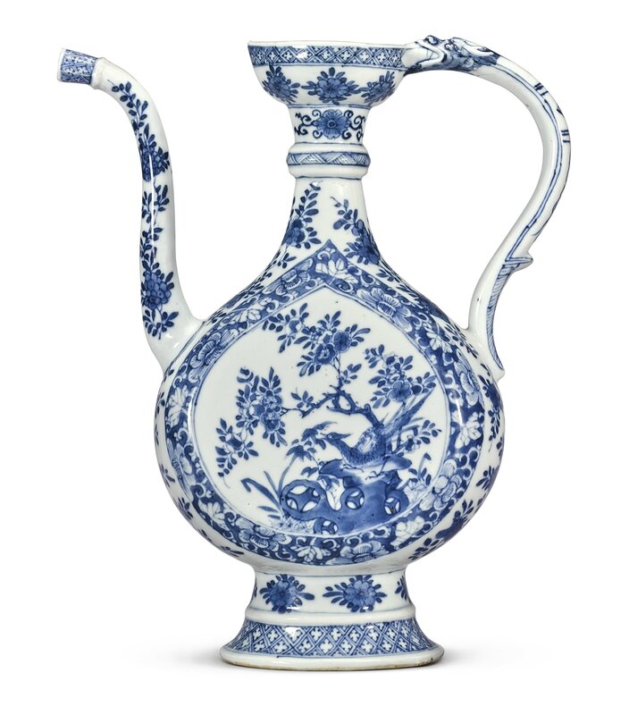 A large blue and white Persian-style ewer, Qing dynasty, Kangxi period (1662-1722)