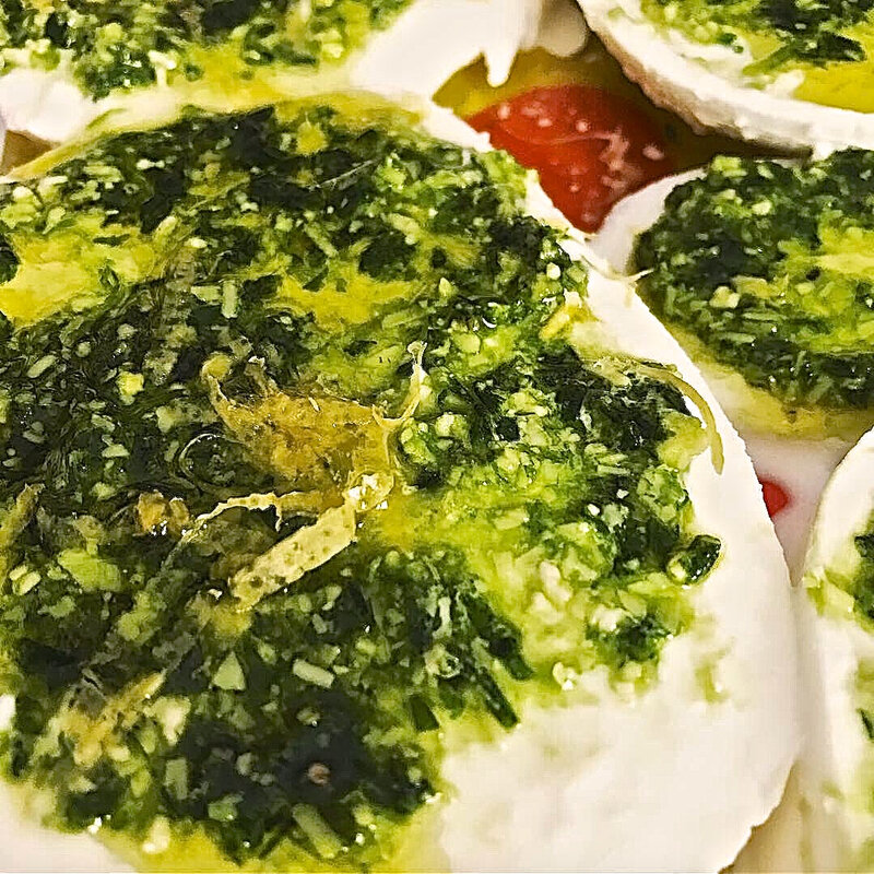 mozzarella di bufala au pesto à l'ail des ours