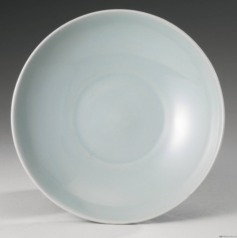 A 'Longquan' celadon dish, Song Dynasty (960-1279)2