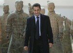 Nicolas_Sarkozy_devant_les_soldats_de_terre