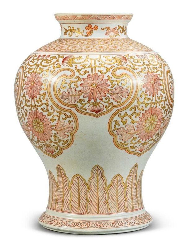 An iron-red and gilt baluster vase, Qing dynasty, Kangxi period (1662-1722)