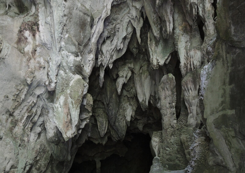 Gorges de Kakuetta, la grotte aux lacs, entrée, stalagtites